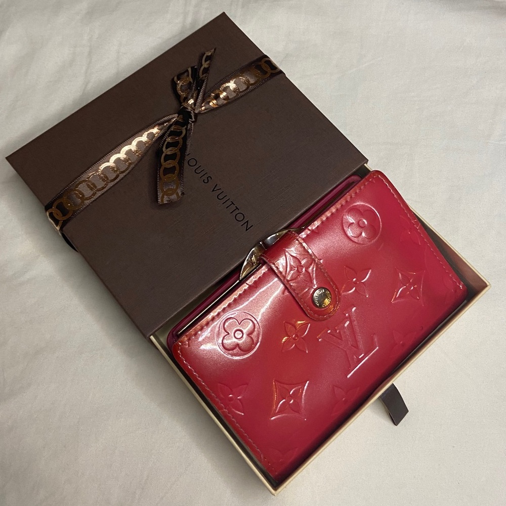 ❌SOLD❌ Authentic Louis Vuitton Vernis Wallet - Picture 2 of 8